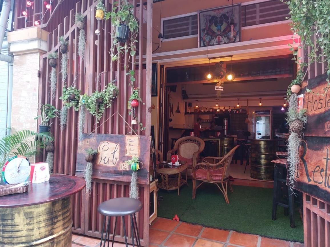 Peri Evi Hostel Phnom Penh Bassac Lane Exterior photo