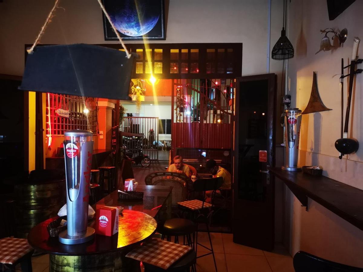 Peri Evi Hostel Phnom Penh Bassac Lane Exterior photo