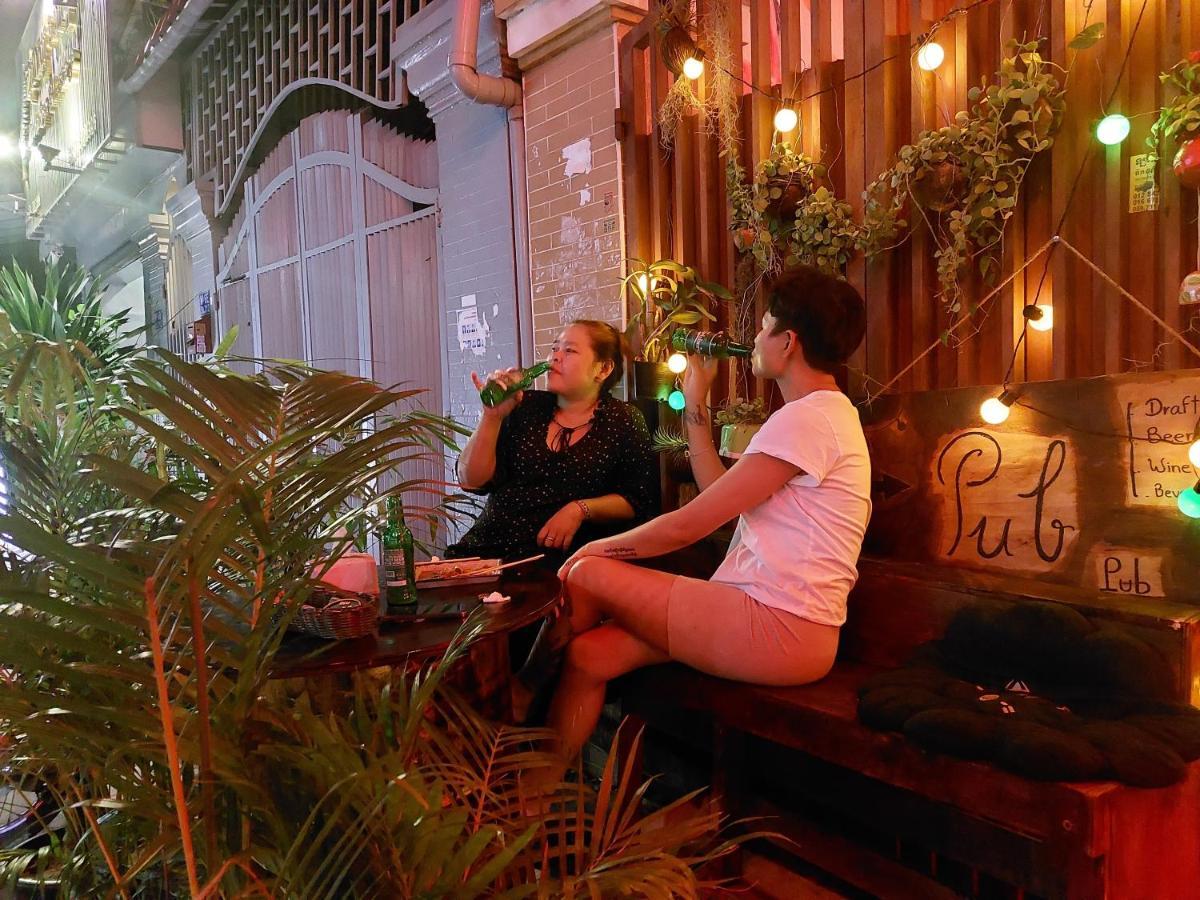 Peri Evi Hostel Phnom Penh Bassac Lane Exterior photo